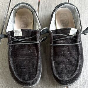 Lightly worn Hey Dudes.  Wendy Wave Corduroy in Black.  size: US W7